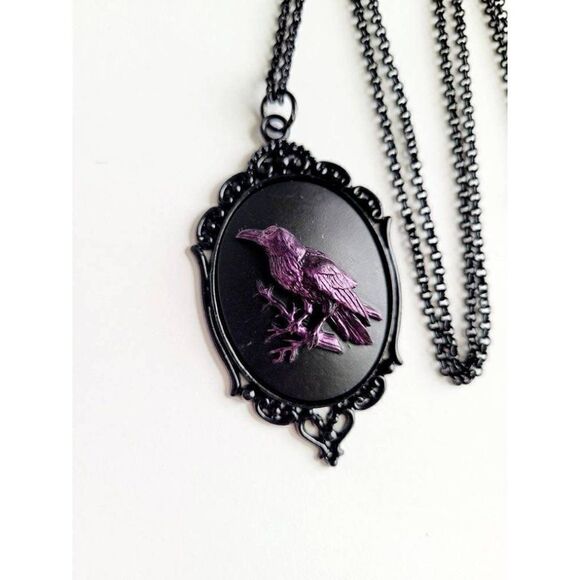 Xmas Purple Iridescent Raven Crow Gothic Rockabilly Cameo Black Necklace Pendant - Picture 1 of 6